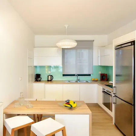 Elia Apartment *